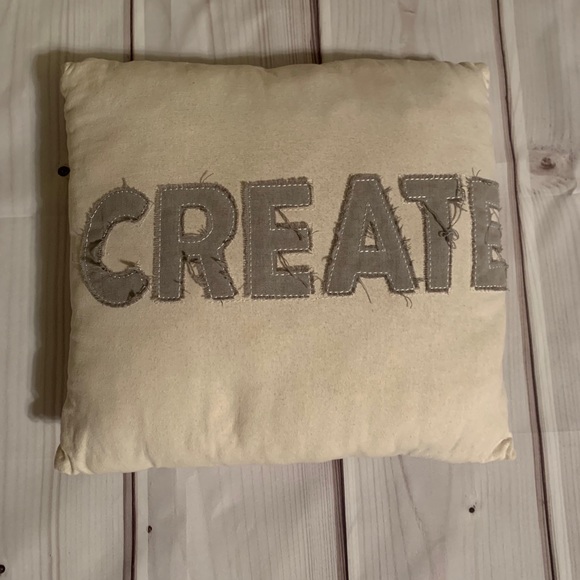 2 Decorative Rustic Pillows - Picture 2 of 6
